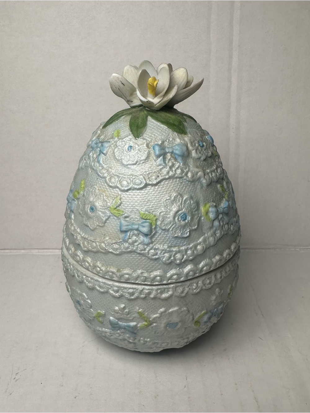 Vintage ‘85 Porcelain Musical  Egg Trinket Box Blue Embossed Flowers Bows Lace